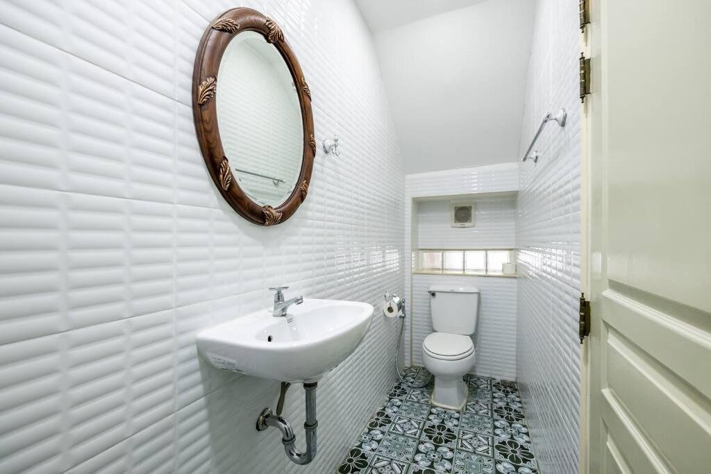 At Nana-5Bed, City Center, Nana Bts, Mbk, Central World, Siam Bangkok Exteriör bild